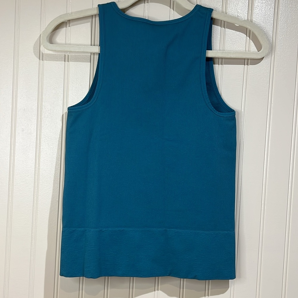 Athleta Aurora Double Lined Ribbed V-Neck Tank Top - Picture 4 of 8